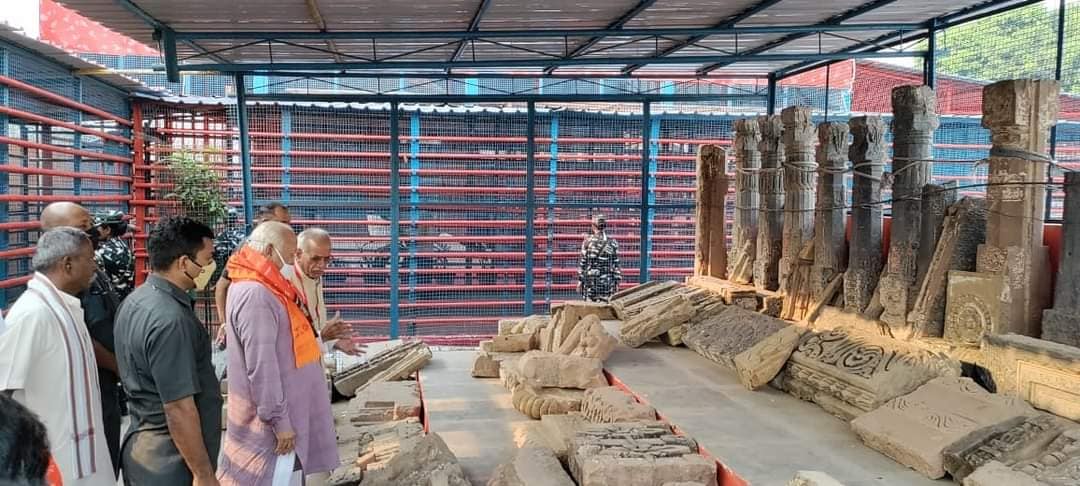 प.पू. सरसंघचालक डॉ. मोहन भागवत जी को श्रीराम जन्मभूमि तीर्थ क्षेत्र के महामंत्री चम्पत राय जी ने निर्माण कार्य के बारे में जानकारी प्रदान की